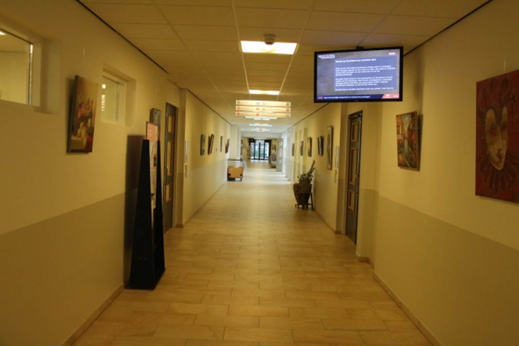 Afbeelding met binnen, muur, plafond, vloer

Automatisch gegenereerde beschrijving