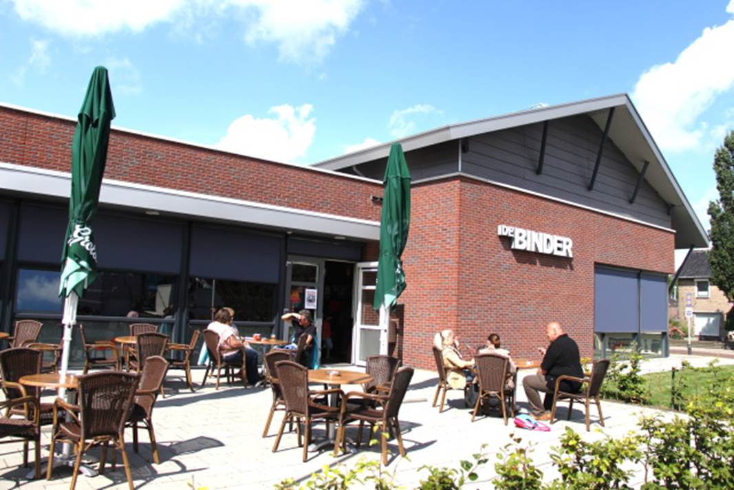 Afbeelding met gebouw, buiten, lucht, restaurant

Automatisch gegenereerde beschrijving